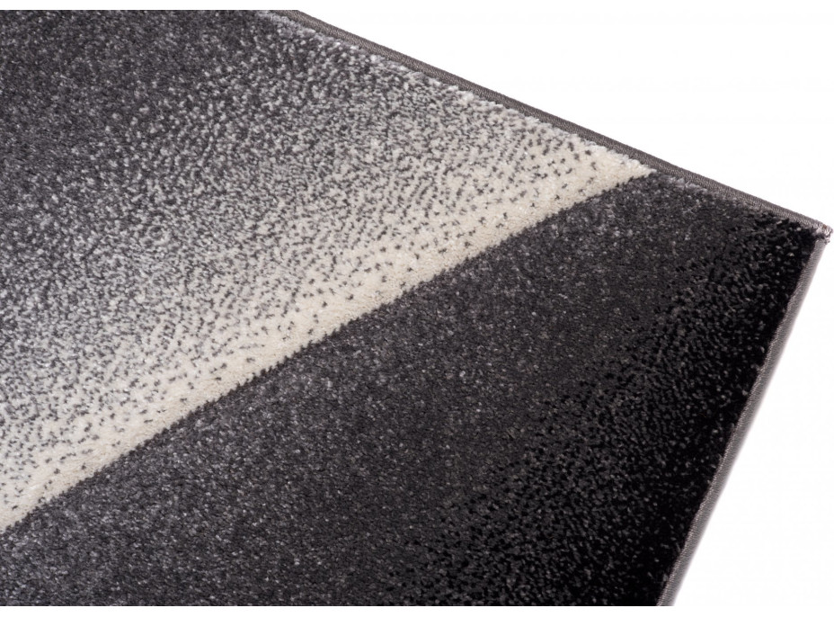 Moderný kusový koberec MATRA tmavo šedý/červený J387A