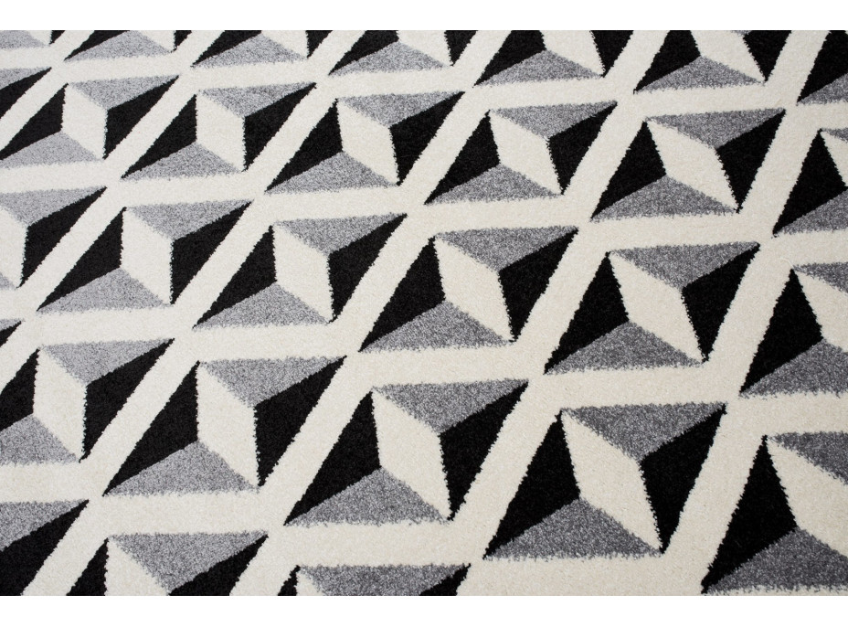 Kusový koberec MAROKO Illusion - čierny/biely