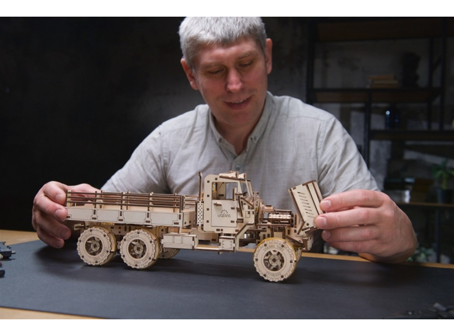 Ugears 3D drevené mechanické puzzle Nákladné auto CARGO