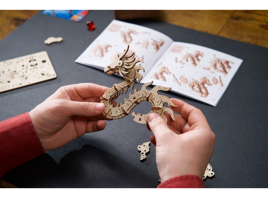 Ugears 3D drevené mechanické puzzle Drak