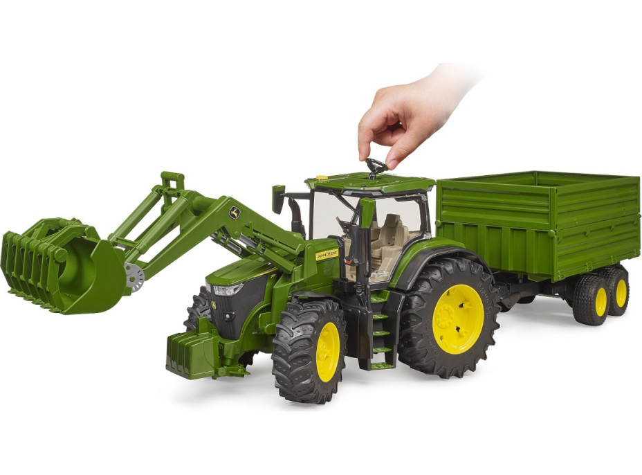 Bruder Traktor John Deere 7R 350 s čelným nakladačom a tandemovým prepravným prívesom