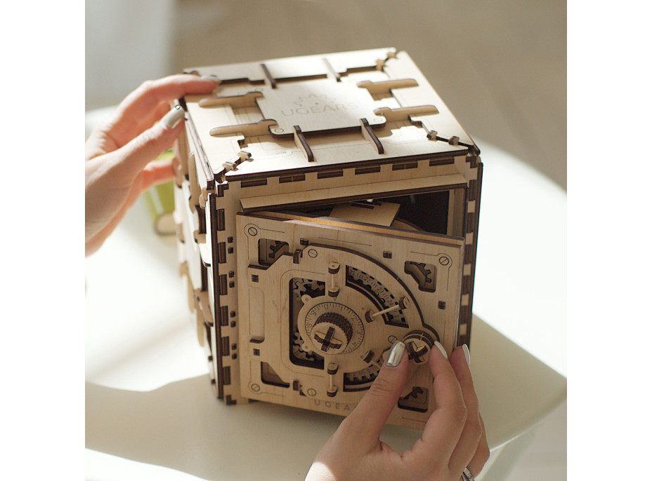 Ugears 3D drevené mechanické puzzle Trezor
