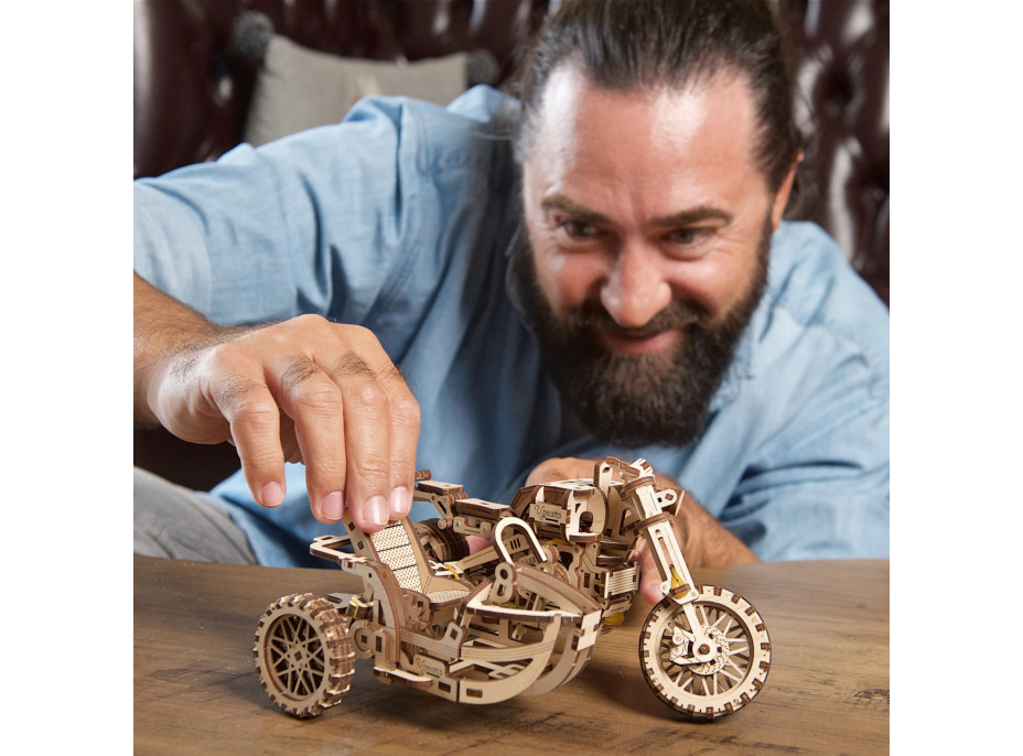 Ugears 3D drevené mechanické puzzle UGR-10 Motorka (scrambler) s vozíkom