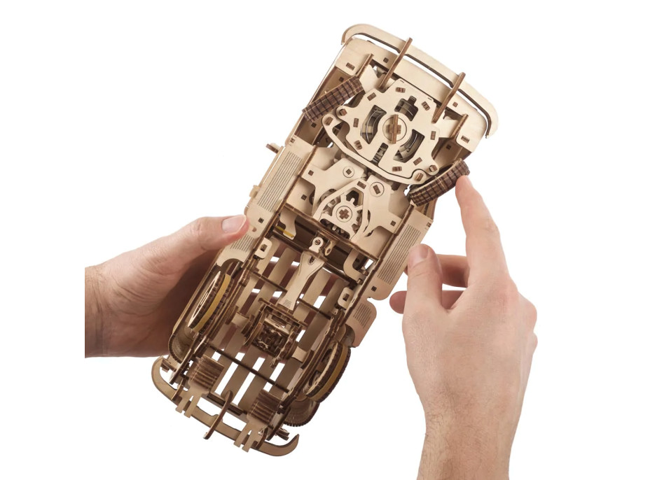 Ugears 3D drevené mechanické puzzle Americký nákladiak (pick-up)