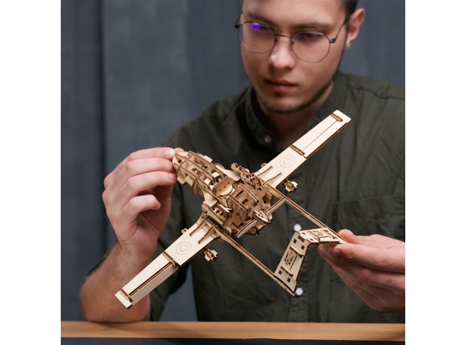 Ugears 3D drevené mechanické puzzle Bojový dron Bayraktar TB2