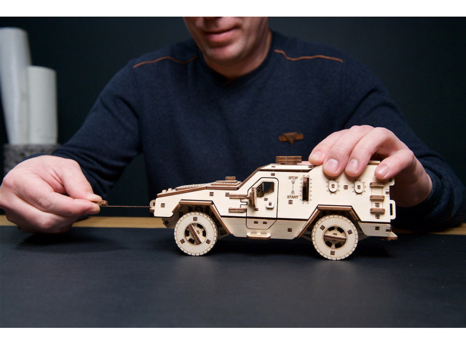 Ugears 3D drevené mechanické puzzle Dozor-B Combat Vehicle