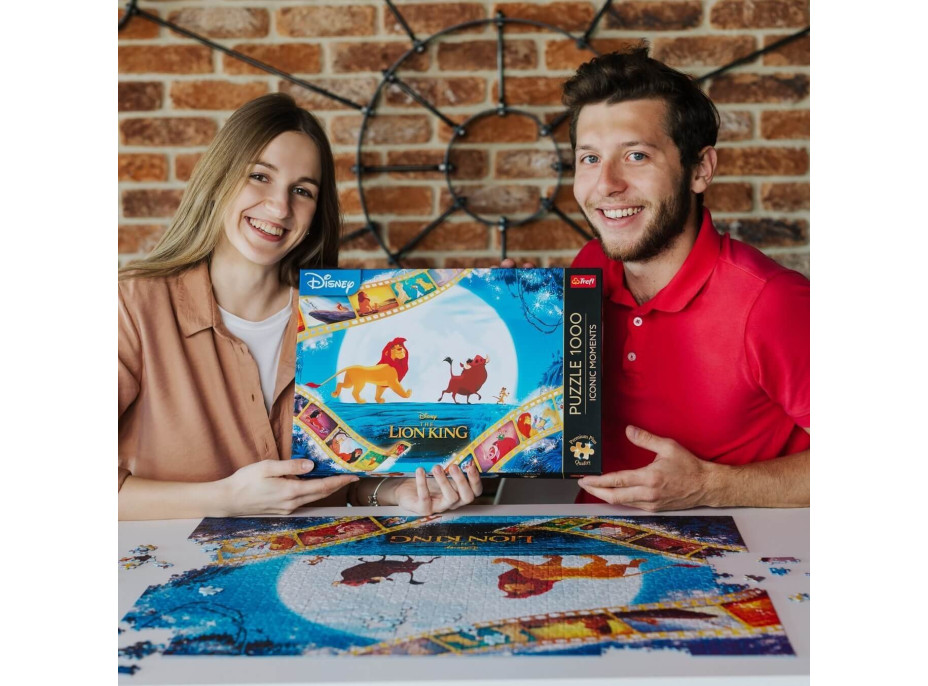 TREFL Puzzle Premium Plus Iconic Moments: Leví kráľ 1000 dielikov