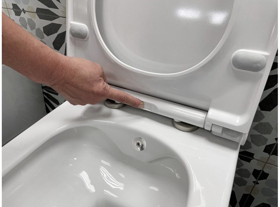 Závesné WC AVVA CLEANWASH, integr. batérie a bidet. spŕška s podomietkovou nádržkou a tlačidlom Schwab, biela 100315-SET5