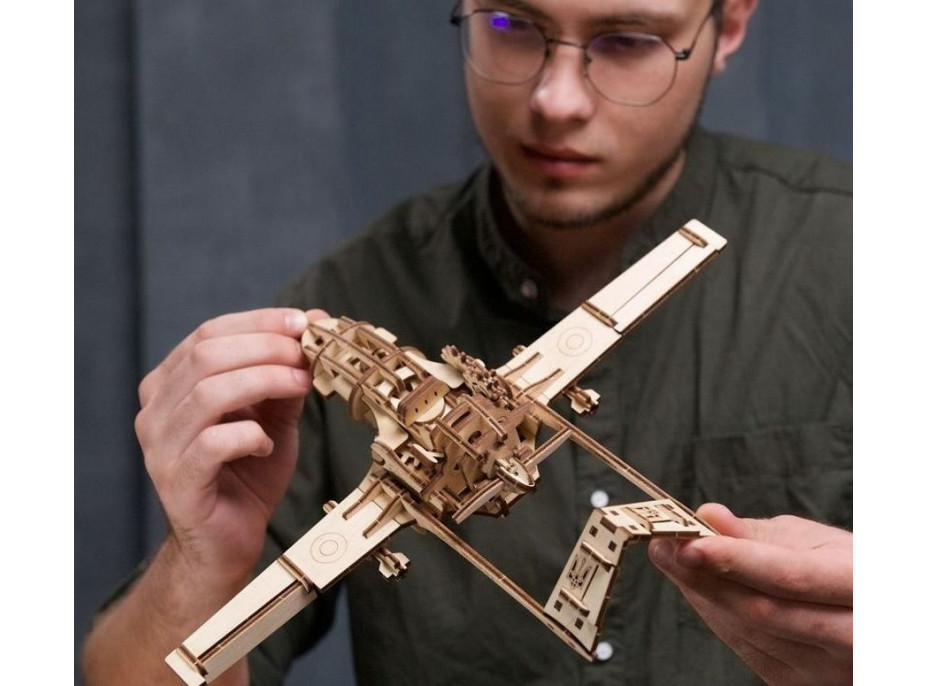 UGEARS 3D puzzle Bojový dron Bayraktar TB2 125 dielikov