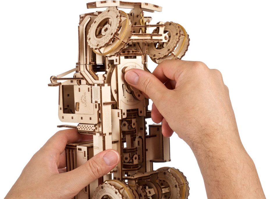 UGEARS 3D puzzle Nákladné auto CARGO 550 dielikov