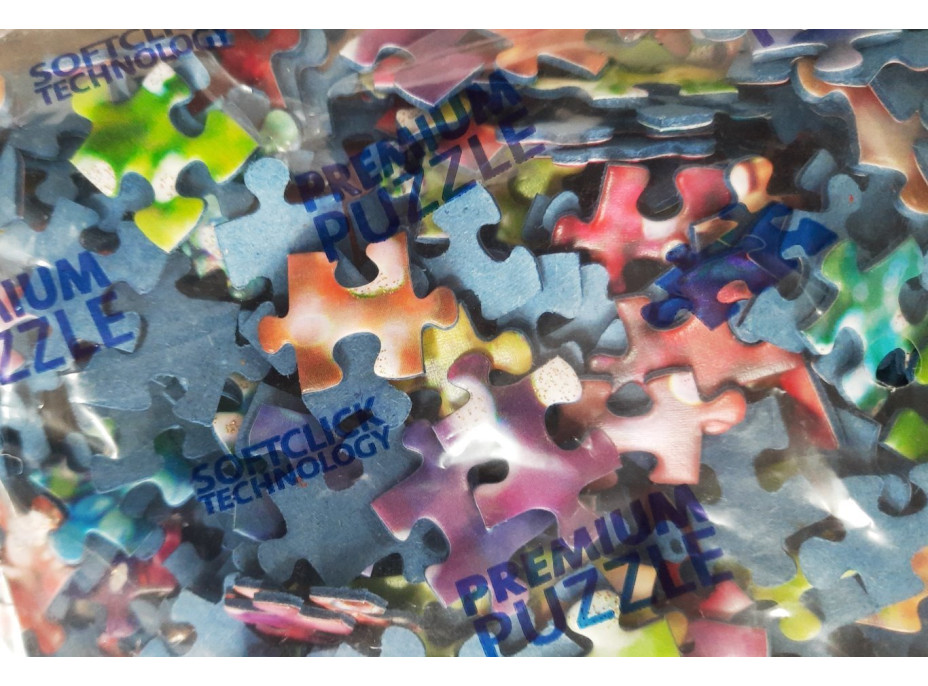 RAVENSBURGER Trblietavé puzzle Challenge: Glitter 1000 dielikov