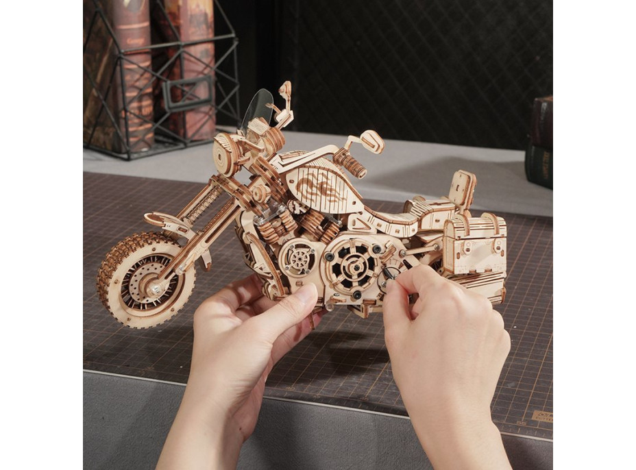 ROBOTIME Roker 3D drevené puzzle Cruiser Motorcycle 420 dielikov